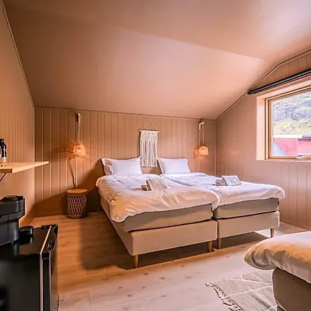 Ryten & Kvalvika Trail Farm Hotel